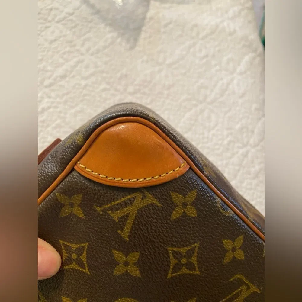 Auth LOUIS VUITTON Mono Canvas Trocadero camera Crossbody. A‎ rating MSRP $2700